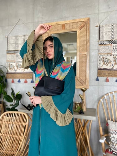 عباية قصة كلوش نوع القماش كريب