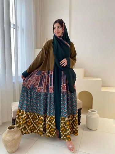 عباية قصة كلوش نوع القماش كريب ولنن