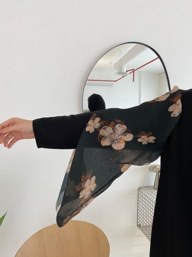 عباية كلوش كريب بأكمام واسعة مشجرة