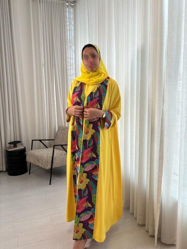 عباية صفراء كلوش كريب بلمسة عصرية