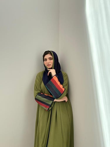 عباية قصة كلوش نوع القماش كريب وممكن تغير لون العب...