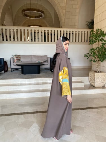 عباية كلوش كريب بأكمام مزخرفة فخمة