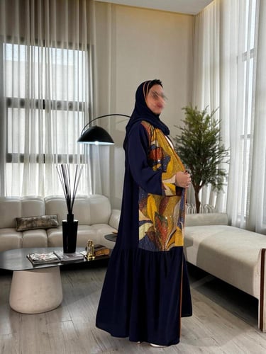 عباية قصة كلوش نوع القماش كريب مع طبقة رفلز