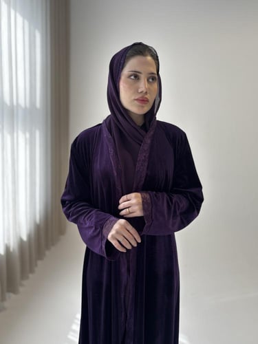 عباية كلوش مخمل بنفسجي مع أطراف دانتيل