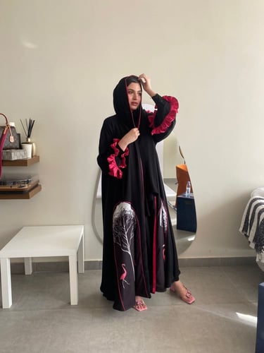 عباية قصة كلوش نوع القماش كريب الون اسود وممكن يتغ...