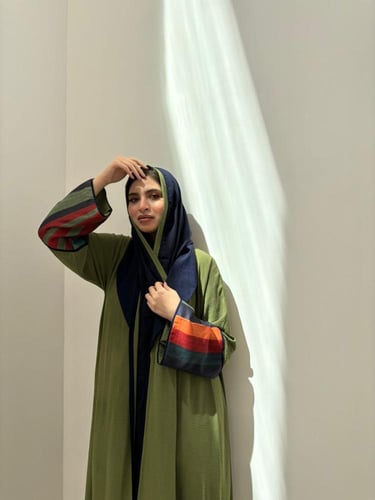 عباية قصة كلوش نوع القماش كريب وممكن تغير لون العب...