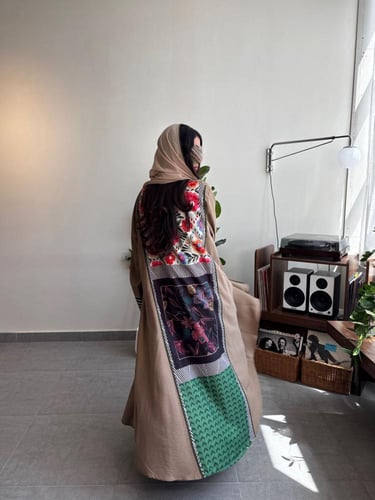 عباية كلوش لنن بيج بتفصيل ظهر مميز