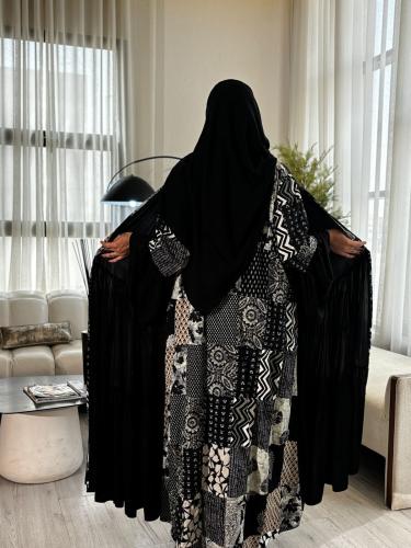 عبايه رافلز كلوش سوداء – أناقة وفخامة باللون الأسو...