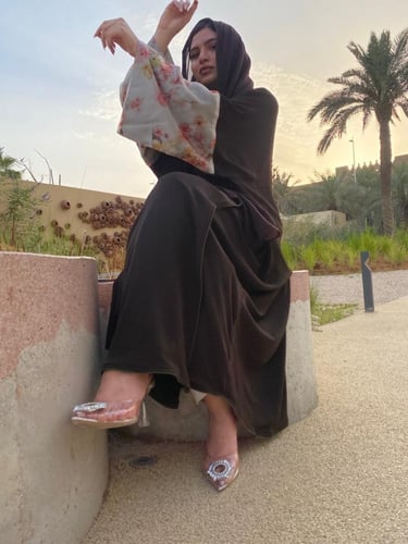 عباية كريب نص بشت بأكمام مشجرة باللون اللي يناسبك