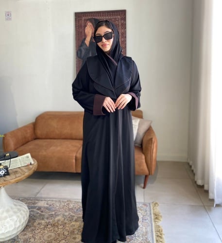 عباية كلوش كريب بتفاصيل ناعمة