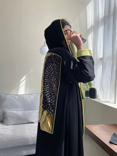 عباية كلوش كريب بأكمام ضيقة