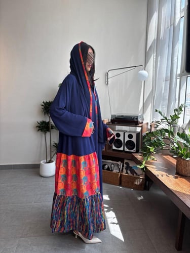 عباية قصة رفلز لون كحلي مع البرتقالي