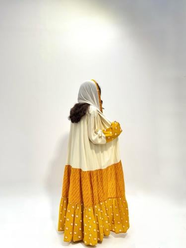 Two-tone abaya with yellow embroidered details