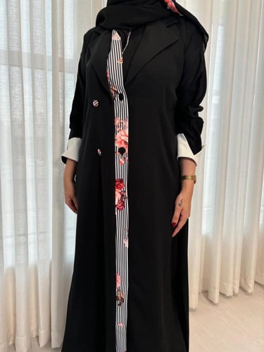 عباية كلوش كريب بليزر بشريط زخرفي بنقوش زهرية