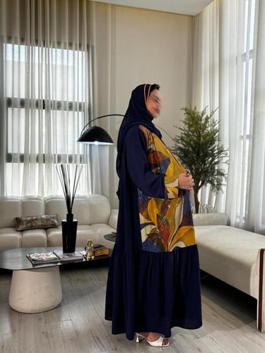 عباية قصة كلوش نوع القماش كريب مع طبقة رفلز