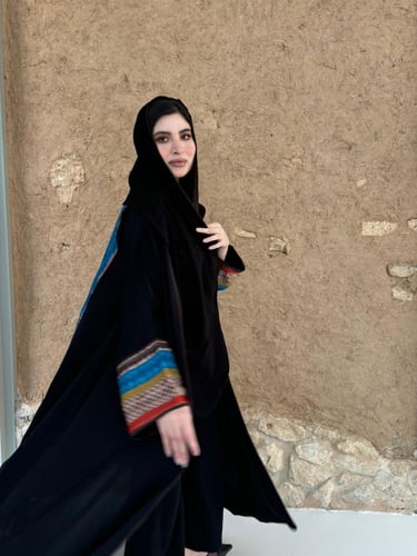 عباية قصة كلوش نوع القماش كريب وممكم تغير لون العب...