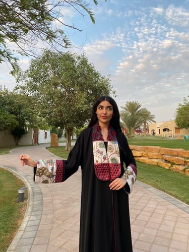 عباية كلوش كريب بلياقة وأكمام مشجرة