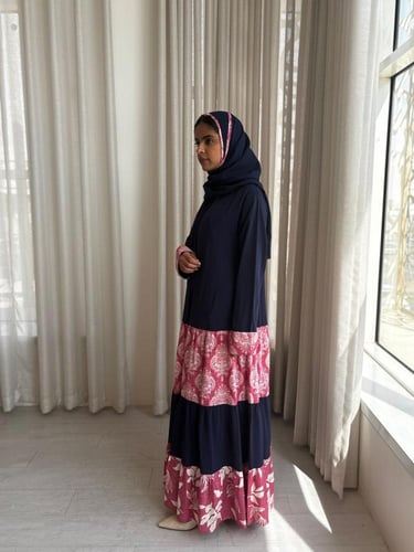 عباية كريب بـ طبقات رافلز أنيقة