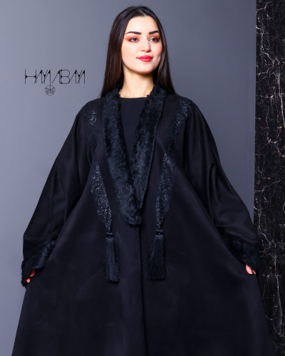 عباية سوداء شتوية شامواه كلوش مع فرو وتطريزات