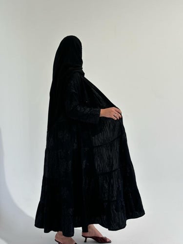 عباية قصة رفلز كلوش مع دانتيل أسود