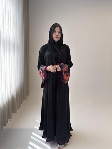 عباية كلوش كريب بطباعة طيور متعددة الألوان
