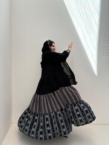عباية قصة كلوش نوع القماش كريب
