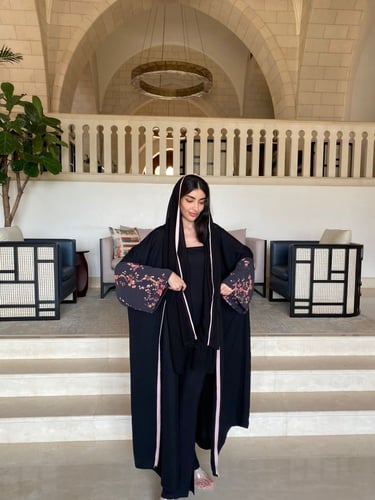 عباية قصة نص بشت وممكن تتغير قصة العباية لـ كلوش