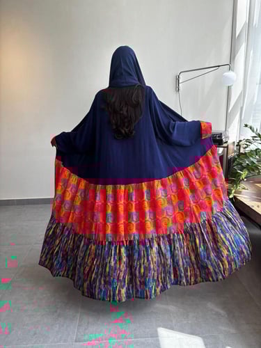 عباية قصة رفلز لون كحلي مع البرتقالي