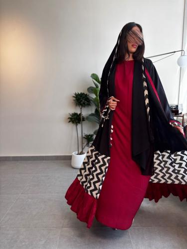 فستان تحت العباية عنابي فاتح