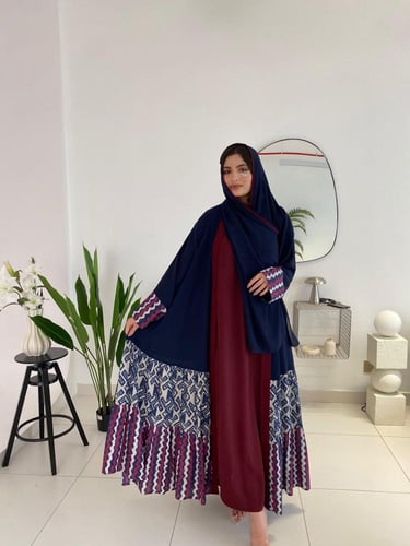 عباية قصة كلوش نوع القماش كريب و لنن لون كحلي مع ن...