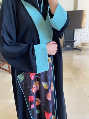 عباية قصة كلوش نوع القماش كريب وممكن يتفير الون حس...