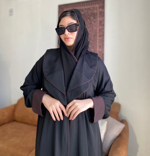 عباية كلوش كريب بتفاصيل ناعمة