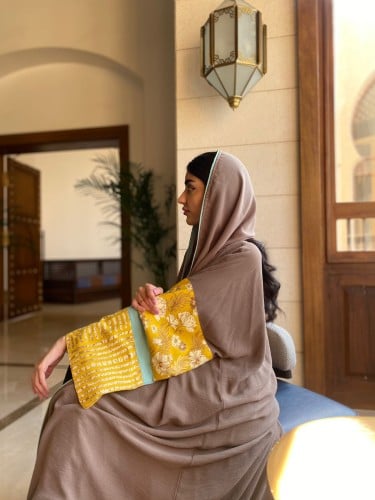 عباية كلوش كريب بأكمام مزخرفة فخمة