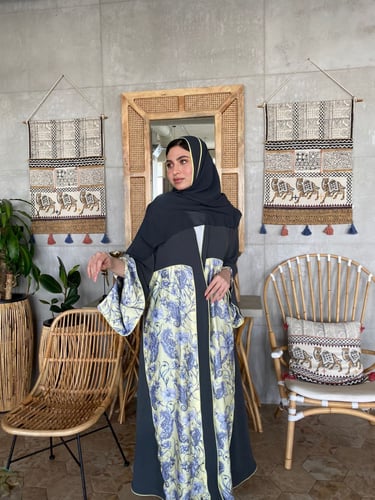 عباية قصة كلوش نوع القماش كريب الون رمادي وممكن تت...