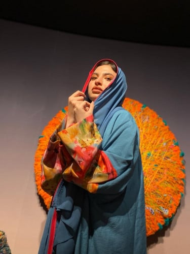 نوع القماش كريب الون سماوي والاكمام مشجره مع إضافة...