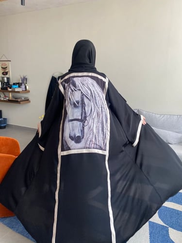 عباية قصة كلوش نوع القماش كريب وممكن يتغير الون حس...