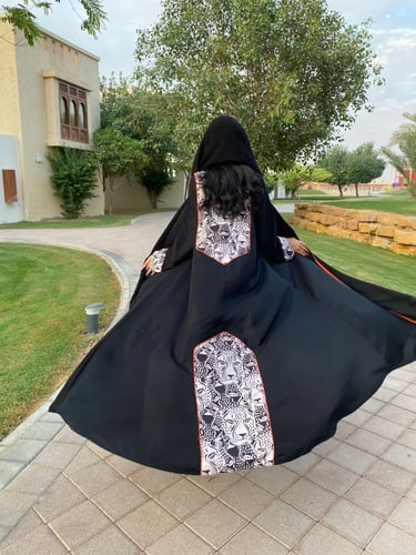 عباية كلوش كريب بدرجات مختلفة