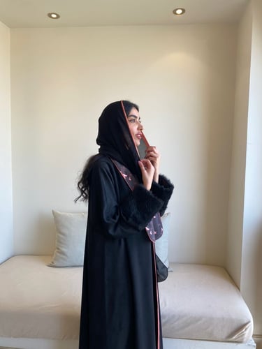 عباية شمواه شتوية قصة كلوش بأكمام فرو