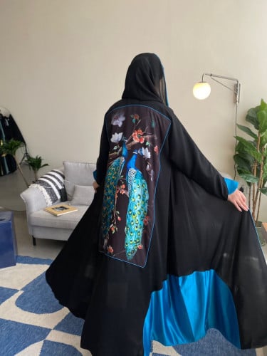 عباية قصة كلوش نوع القماش كريب وممكن يتغير لون الع...