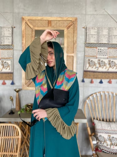 عباية قصة كلوش نوع القماش كريب