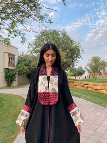 عباية كلوش كريب بلياقة وأكمام مشجرة