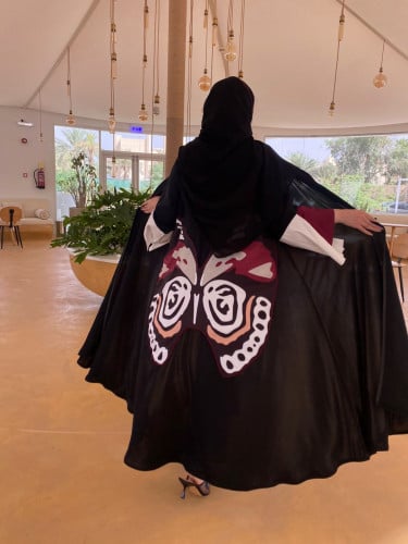 عباية قصة كلوش نوع القماش كريب وممكن تغير القصة وا...