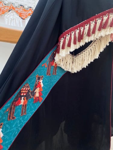 عباية قصة كلوش نوع القماش كريب لون اسود وممكن تغير...