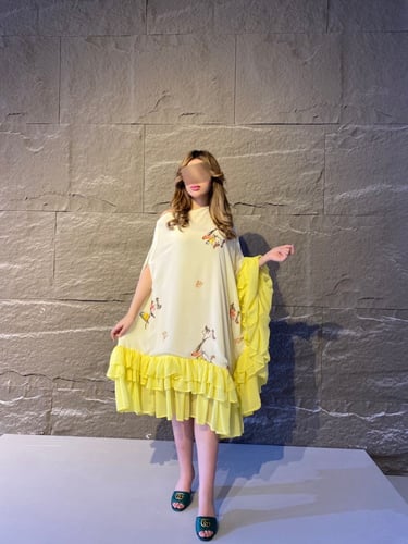 جلابية صفراء مكشكشة بنقوش زهرية