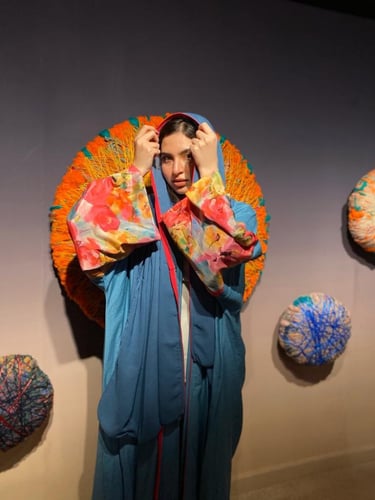 نوع القماش كريب الون سماوي والاكمام مشجره مع إضافة...