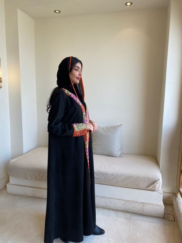 عباية حريمي شتوية كلوش شاموا أسود مزخرفة