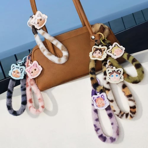CRYBABY wild but cutie phone charmالاصلي