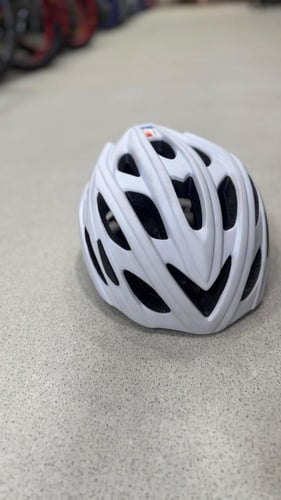 خوذة حمايه أبيض