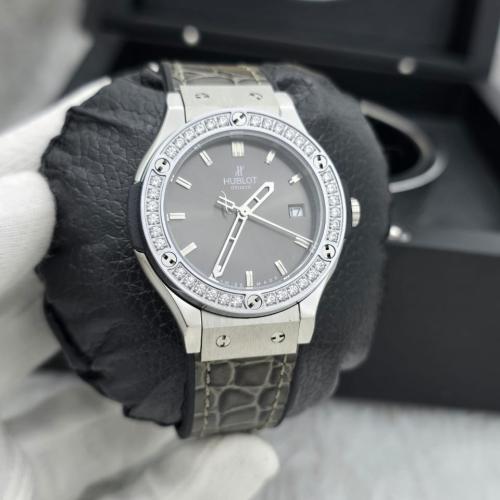 ساعة هوبلت نسائي