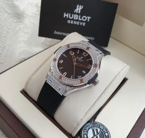 ساعة هوبلت نسائي اسود